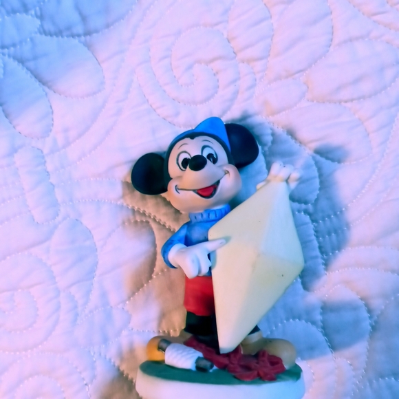 Mickey Mouse Kite Flyer Vintage Porcelain Figurine - Walt Disney Productions - Picture 6 of 7